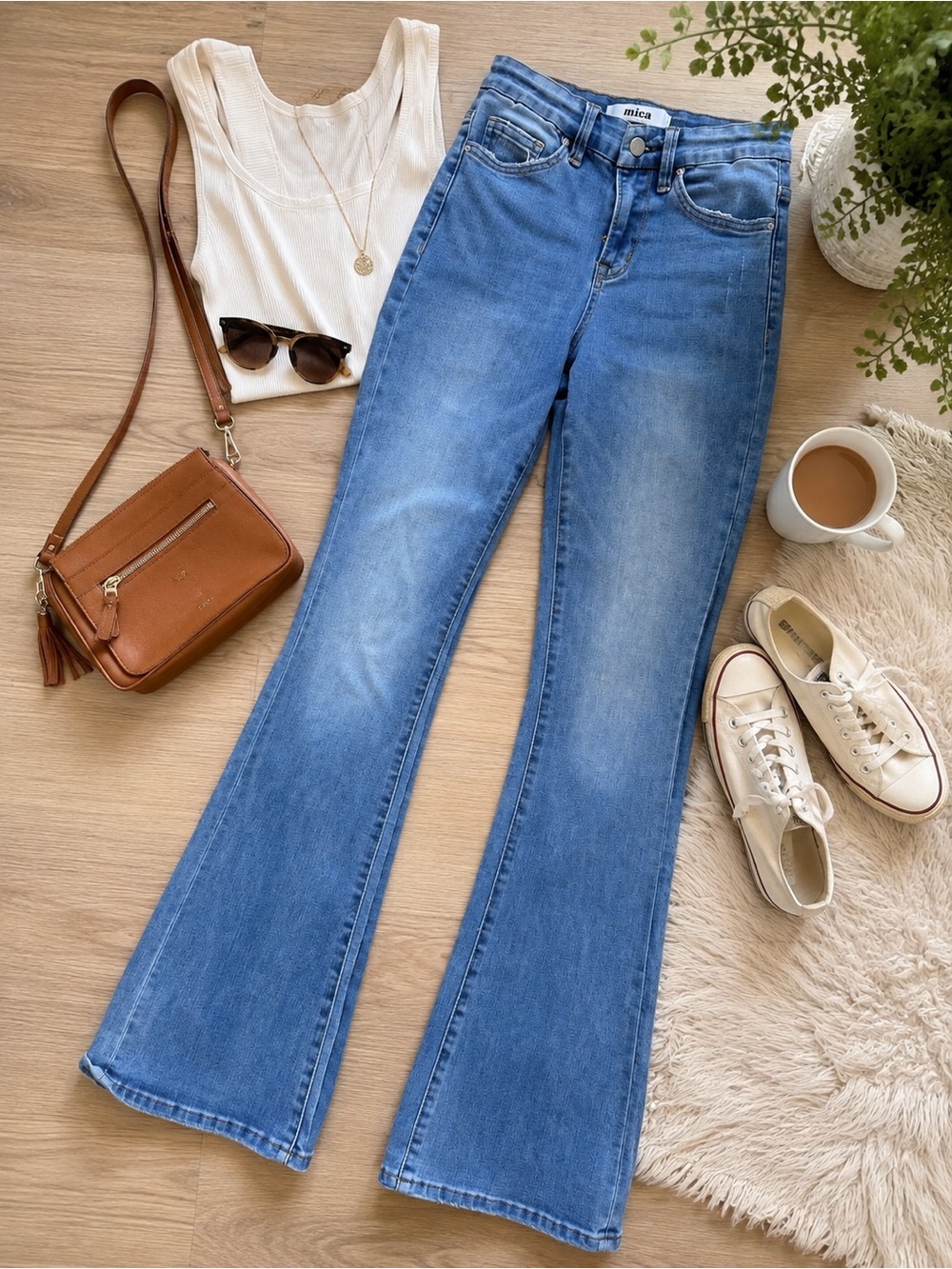 Mica Los Angeles Light Blue High-Rise Flare Jeans 25 in